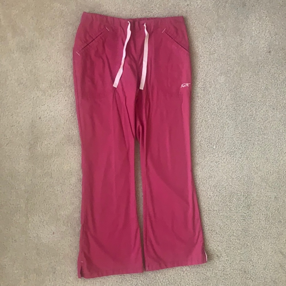 Iguana med scrub pants